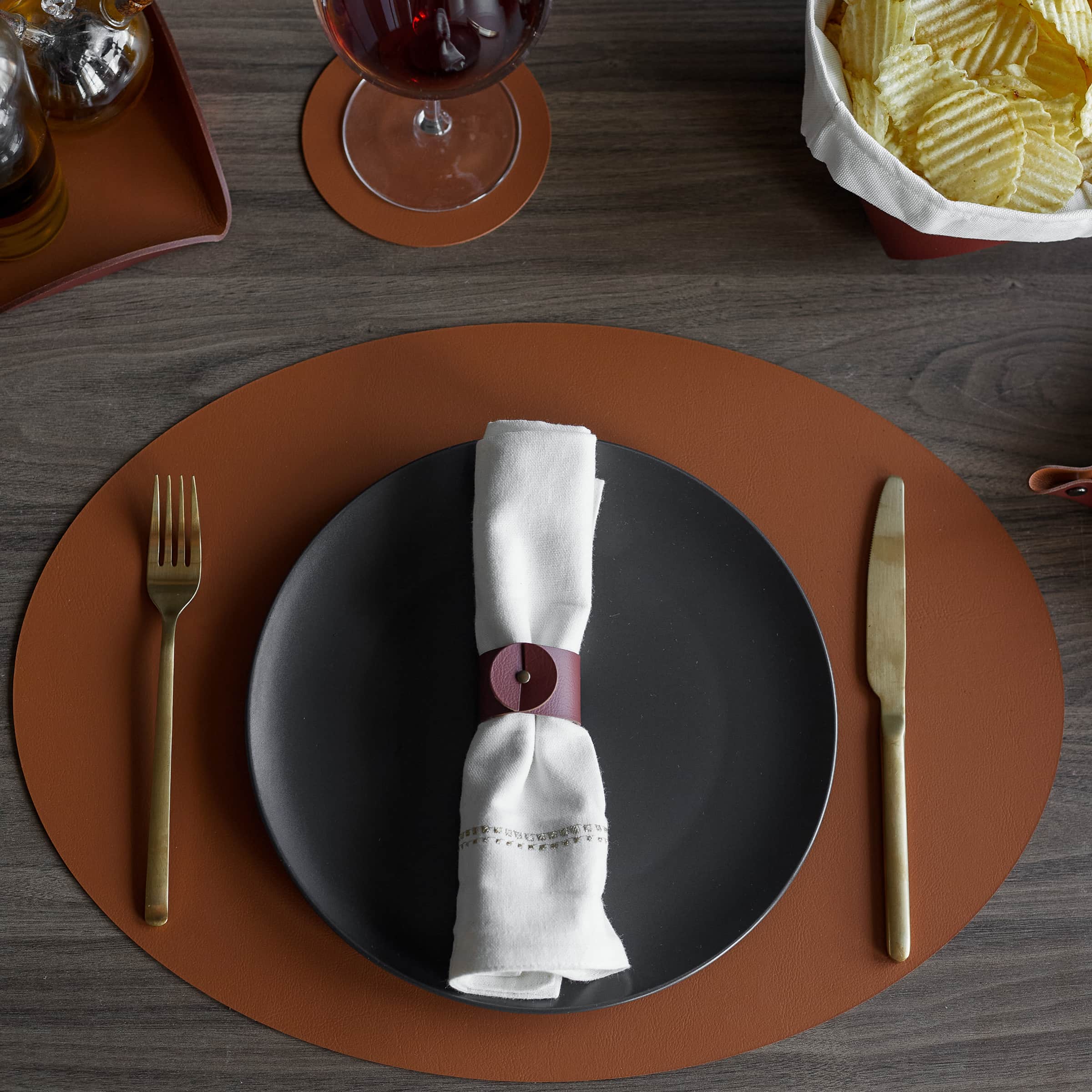 Set de table ovale en cuir et ronds de serviette BOTTEGA par ADJ STYLE