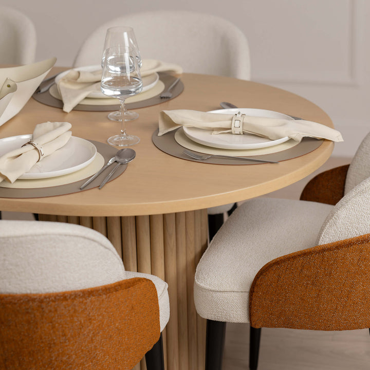 Individual redondo de cuero y anillos para servilletas BOTTEGA por Ekaterina Borovkova para ADJ STYLE