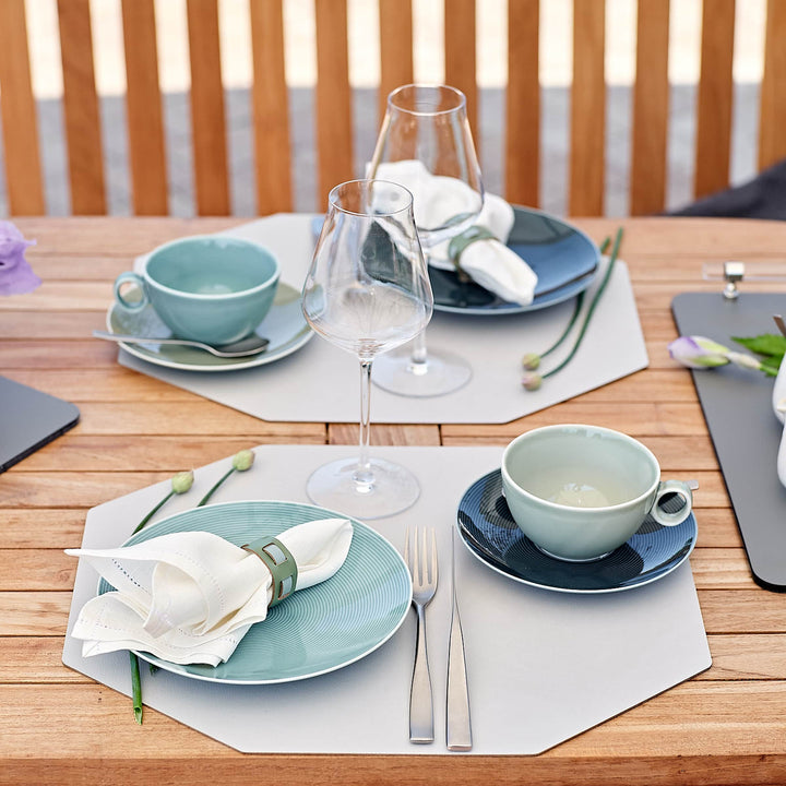 Individual octagonal de cuero y anillos para servilletas BOTTEGA por Ekaterina Borovkova para ADJ STYLE