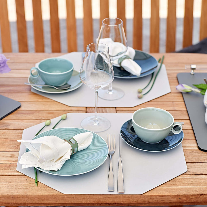 Individual octagonal de cuero y anillos para servilletas BOTTEGA por Ekaterina Borovkova para ADJ STYLE