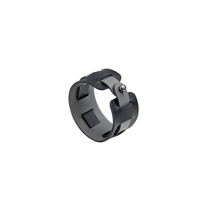 Individual ovalado de cuero y anillos para servilletas BOTTEGA por Ekaterina Borovkova para ADJ STYLE