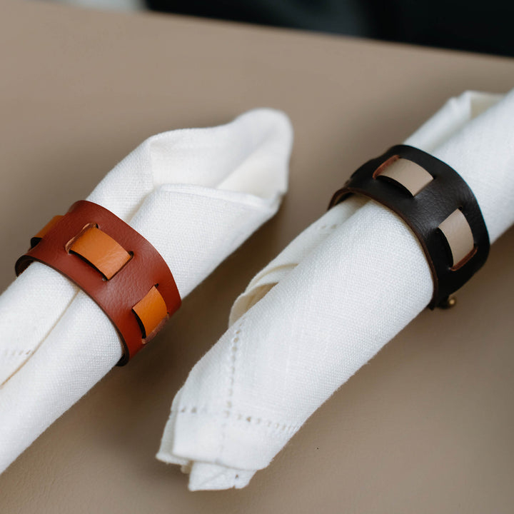 Individual ovalado de cuero y anillos para servilletas BOTTEGA por Ekaterina Borovkova para ADJ STYLE