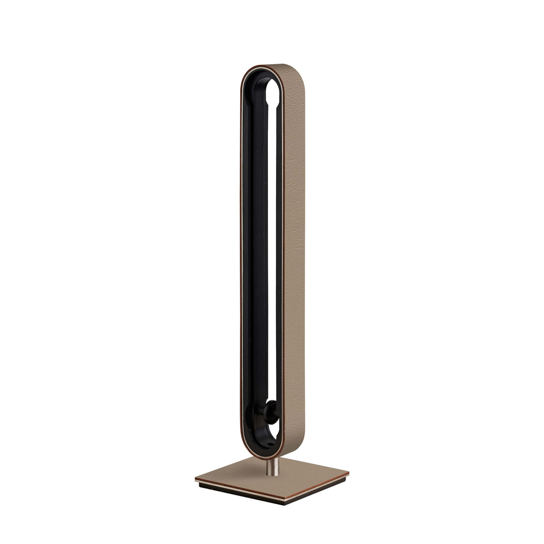 Porte-capsule en cuir par Ekaterina Borovkova pour ADJ STYLE