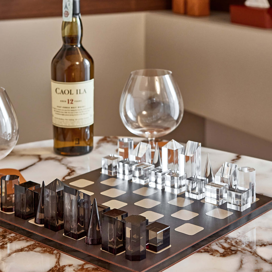 Tablero de ajedrez de cuero por Ekaterina Borovkova para ADJ STYLE