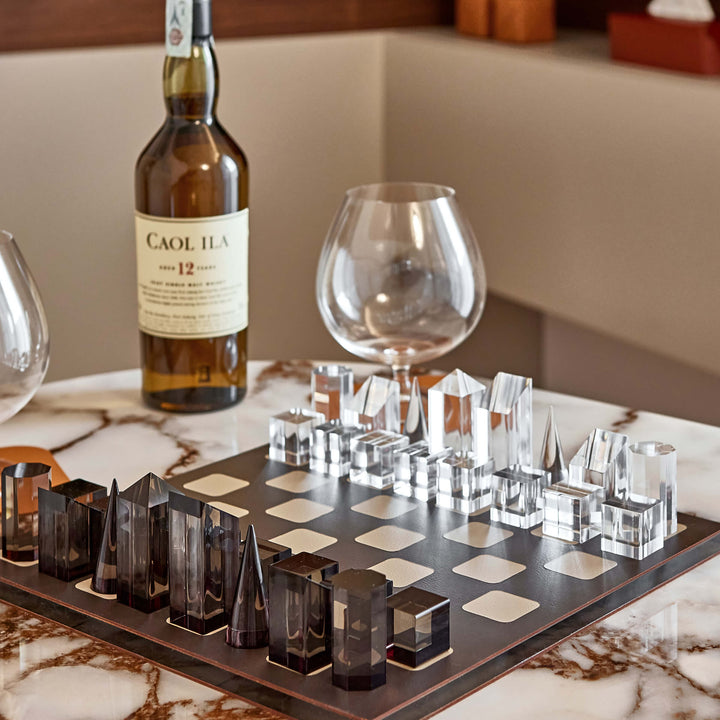 Tablero de ajedrez de cuero por Ekaterina Borovkova para ADJ STYLE