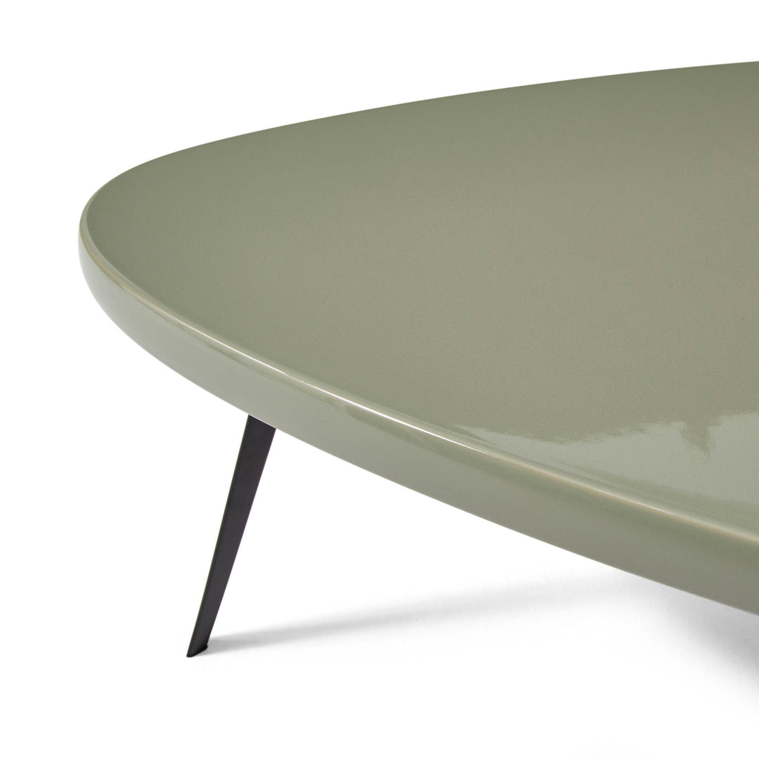 Table Basse d'Extérieur MEXIQUE, conçue par Charlotte Perriand pour Cassina