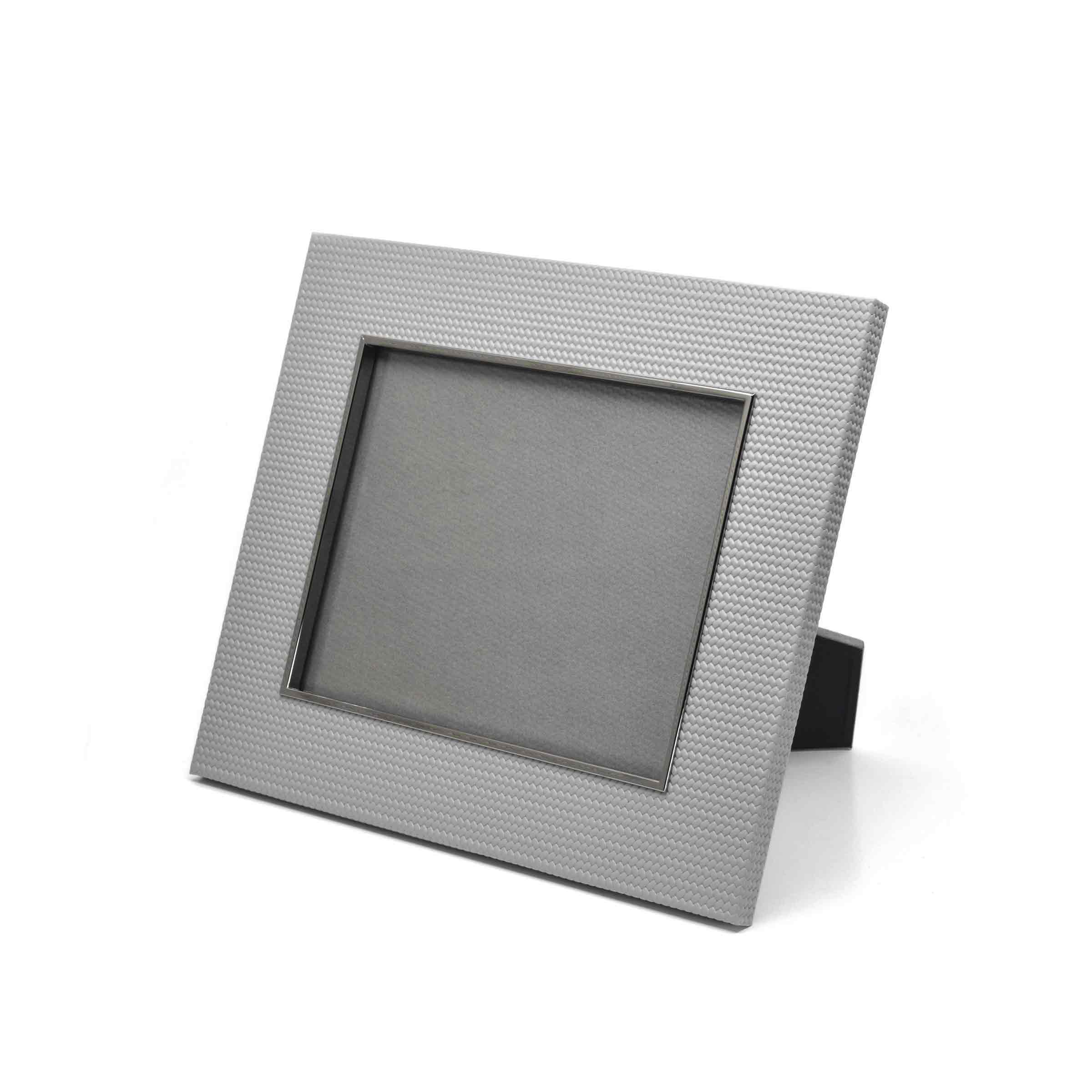 ピネッティの革製写真額縁。Design Italyでお買い物