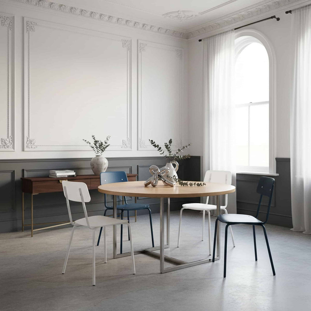 Metal-White-Stackable-Chair-MOODERN-Lettera_G-07-2400x2400
