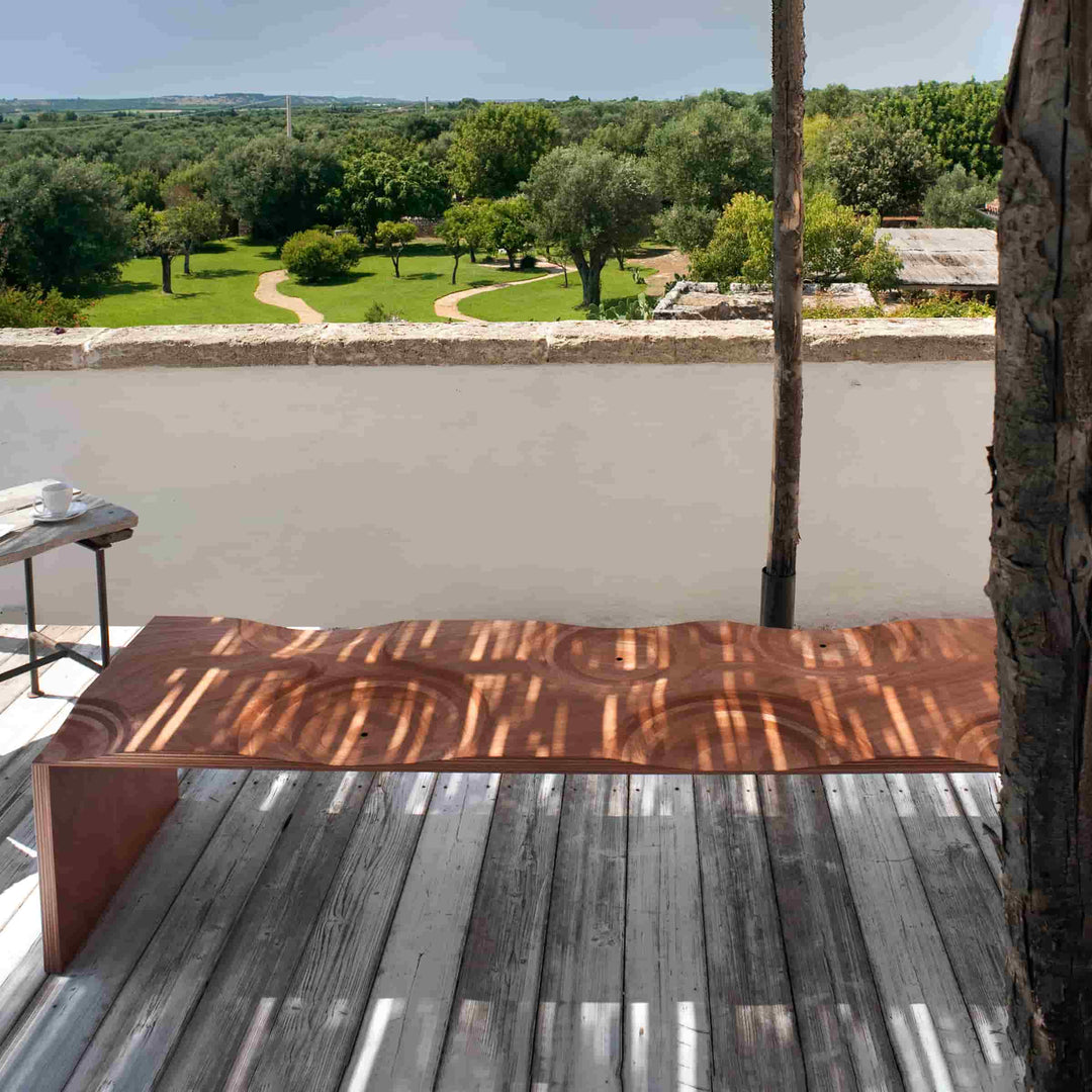Outdoor-Holzbank RIPPLES von Toyo Ito für Horm