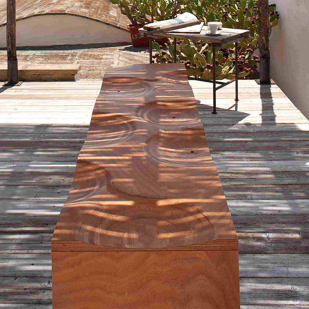 Outdoor-Holzbank RIPPLES von Toyo Ito für Horm