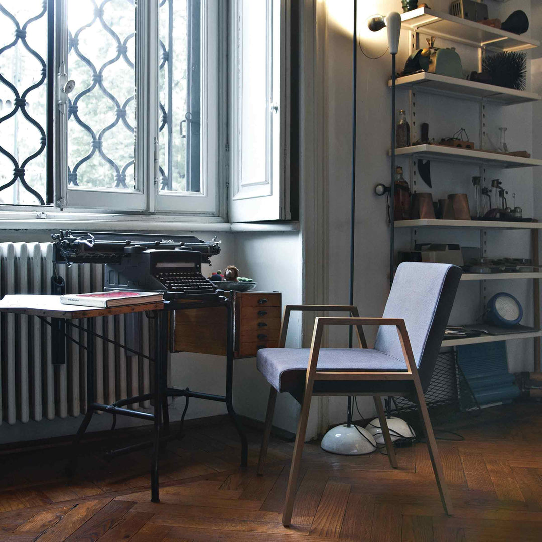 Achille 和 Pier Giacomo Castiglioni 为 Tacchini 设计的白蜡木椅 BABELA