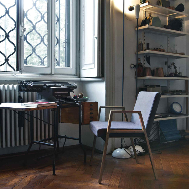 Achille 和 Pier Giacomo Castiglioni 为 Tacchini 设计的白蜡木椅 BABELA