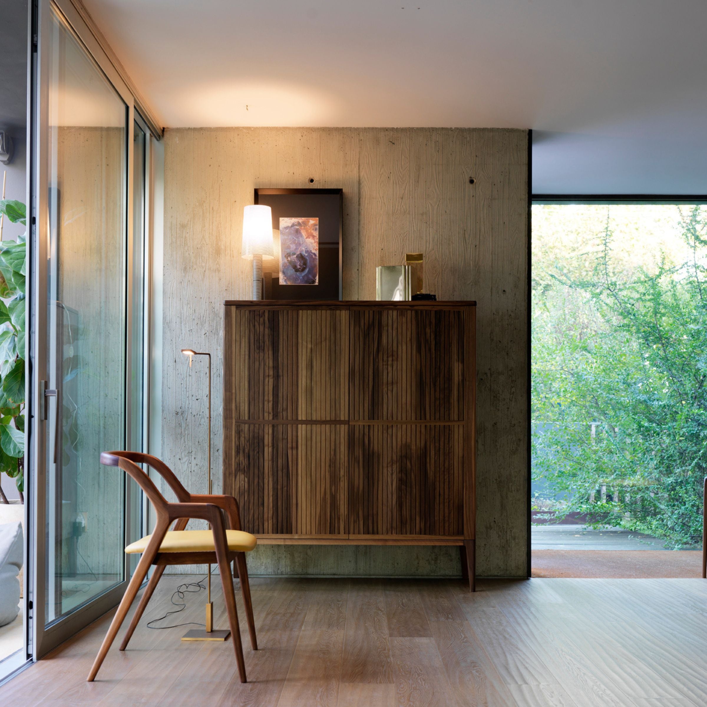Walnuss Holz Schrank ELEVA von Dale Italia. Kaufen Sie bei Design