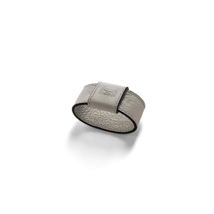 Poltrona Frau Style & Design Centreによるレザー製ナプキンリング CHICWARE COLLECTION Set of 6