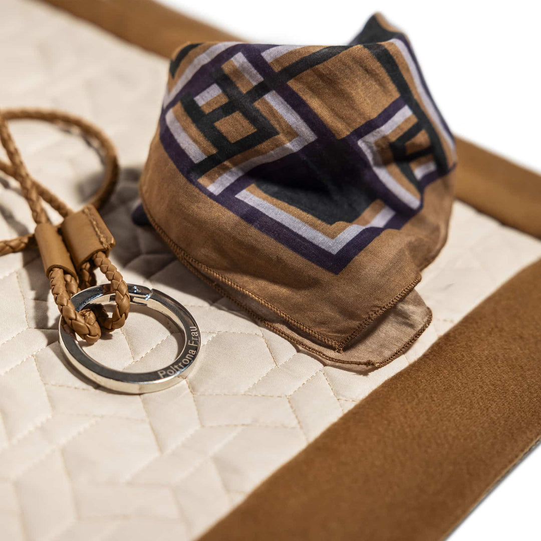 Foulard pour Animaux en Soie et Tissu PET COLLECTION par Poltrona Frau Style & Design Centre