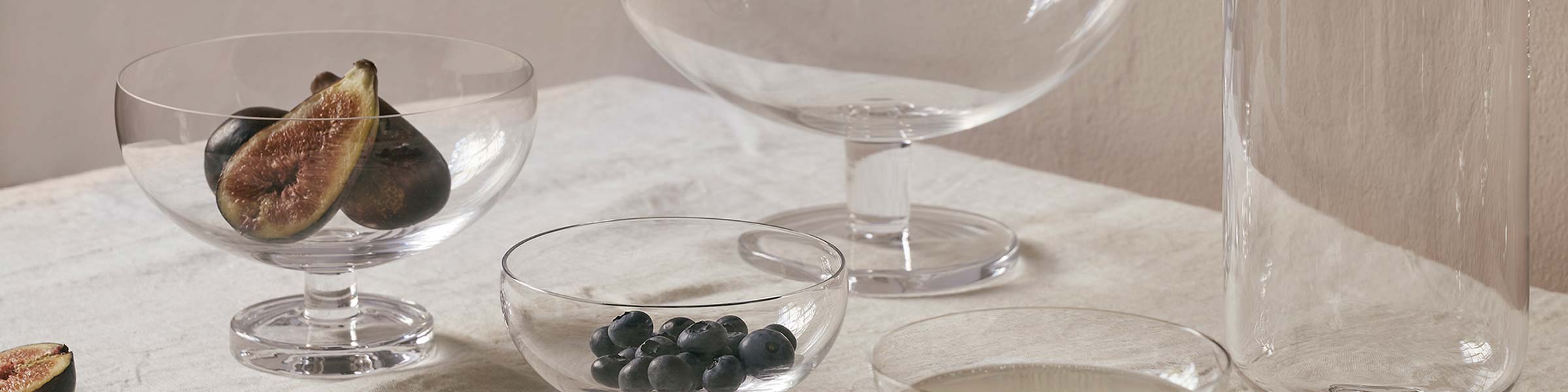 blown glass glasses with fig and cranberries - Design Italy