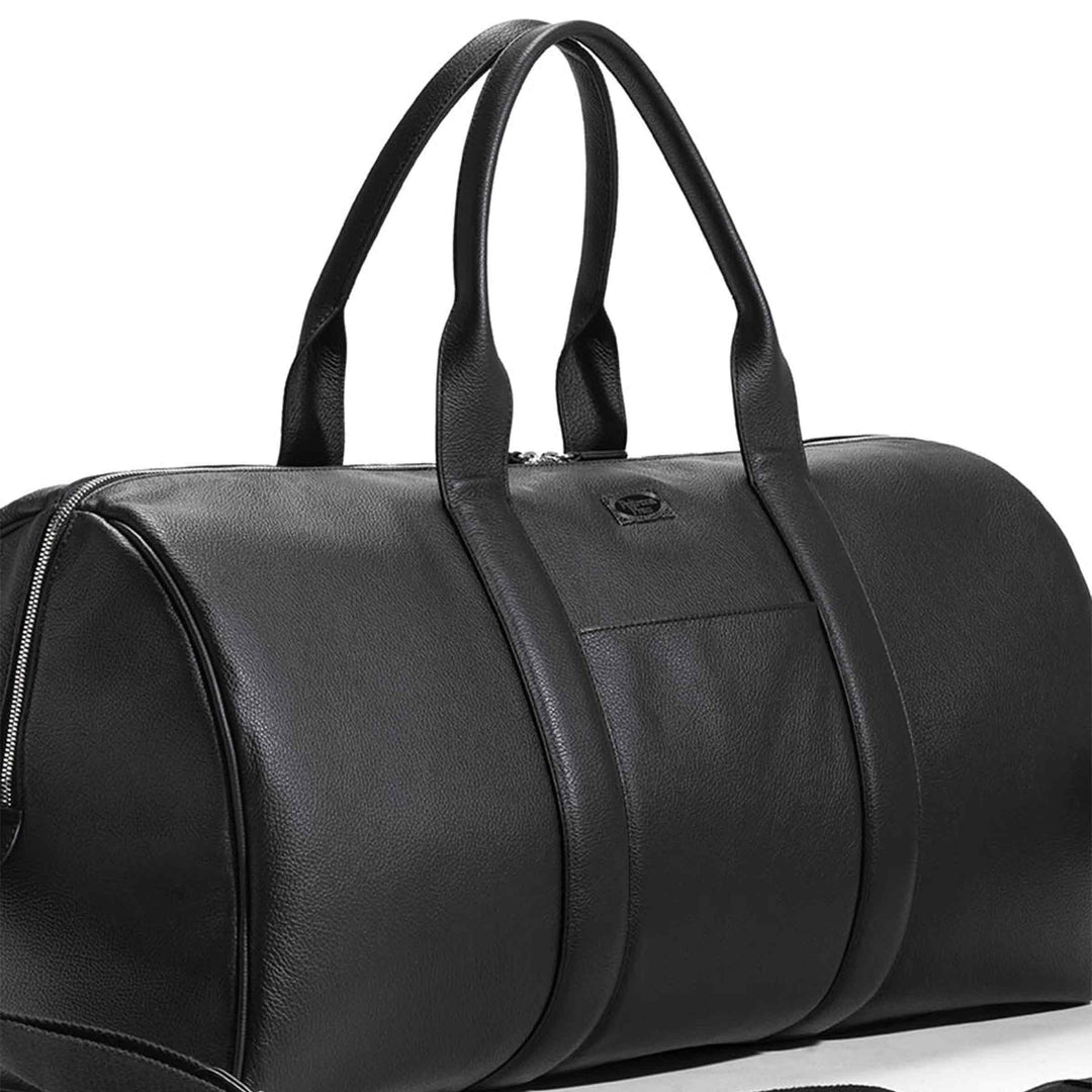カルロッタ・フォルトゥーナによるPoltrona Frauのレザートラベルバッグ TRAVELLER'S COLLECTION