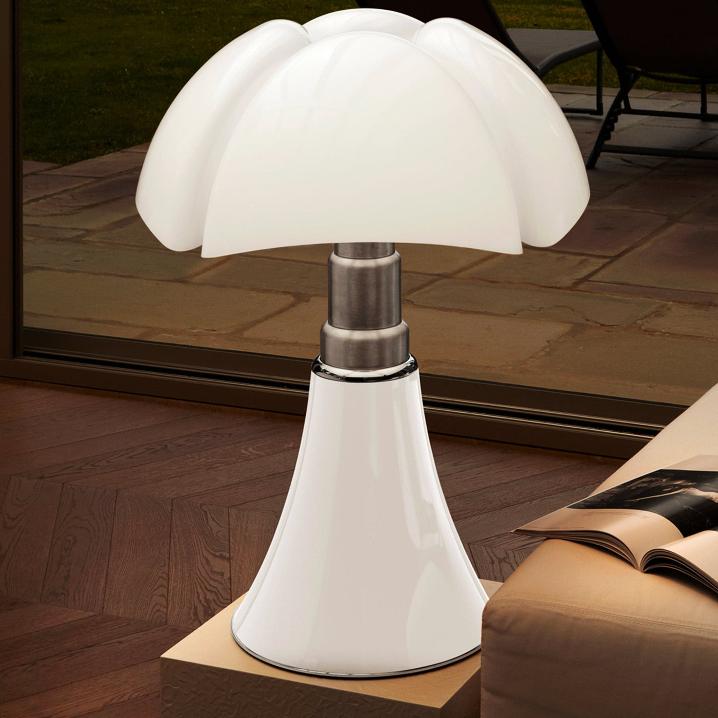 Table and Floor Lamp PIPISTRELLO 66-86 cm by Gae Aulenti 016