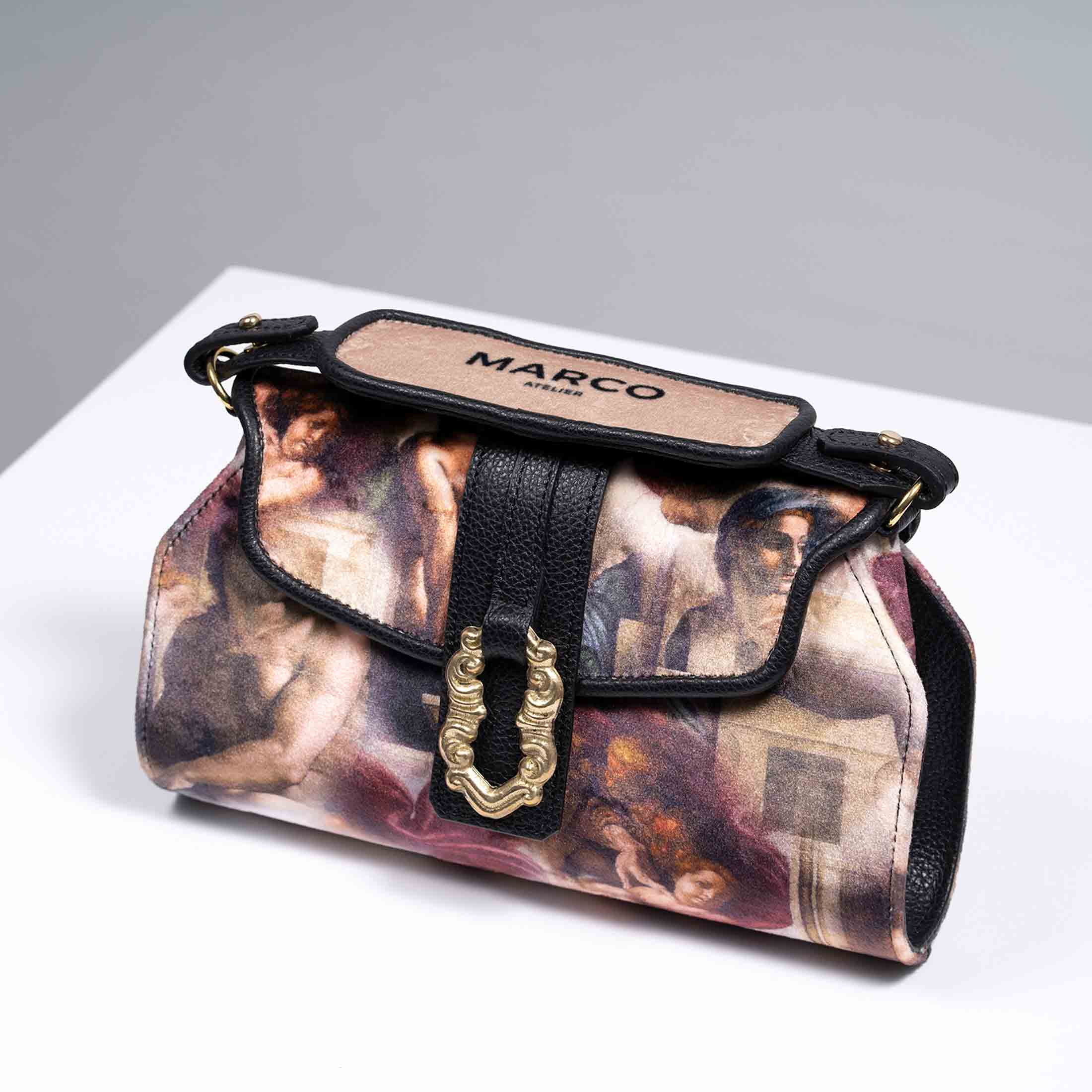 ベルベットのクラッチバッグ ELIZABETH by MARCO Atelier。Design