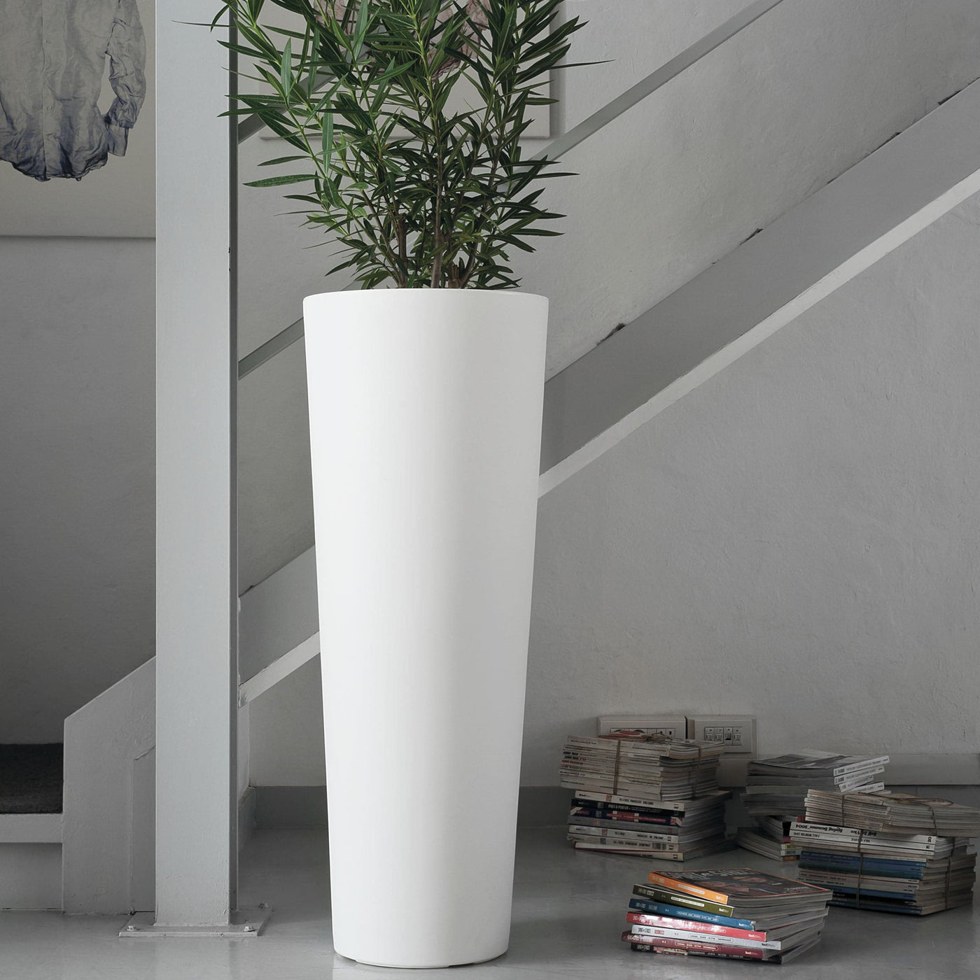 Outdoor Vase NEW POT by Paolo Rizzatto for Serralunga 06