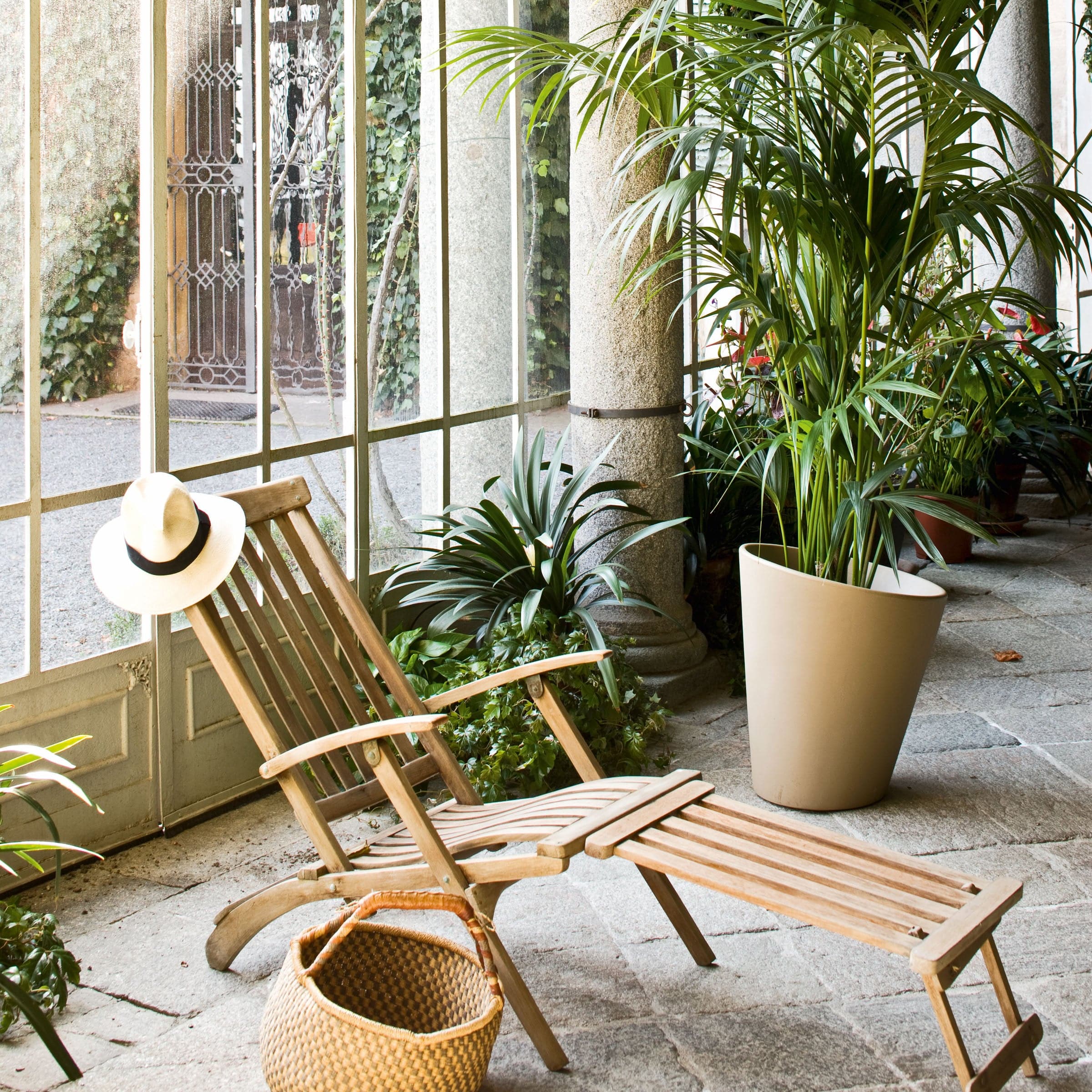 デニス・サンタキアラによるセラルンガの屋外用花瓶ピサ。Design Italy