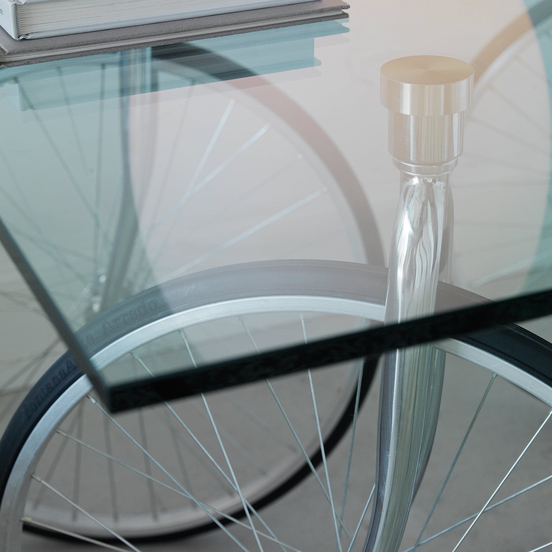 もうすぐ梅雨セール◇Cassina　FontanaArte　ConRuote tour-tavolo-trasparente-cromo-