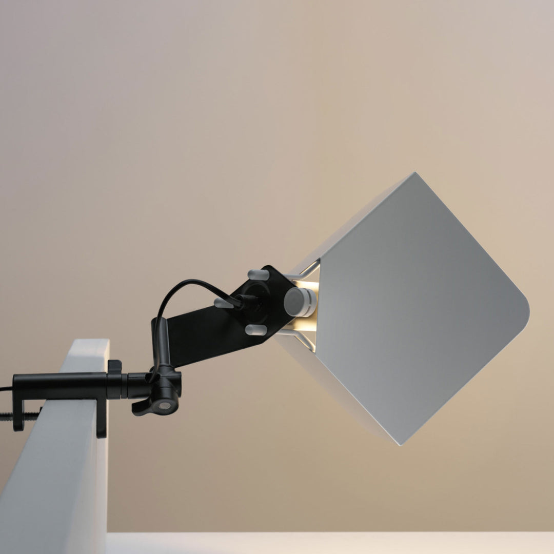 Clamp-On Table Lamp TRIEDRO by Joe Colombo for Stilnovo 03