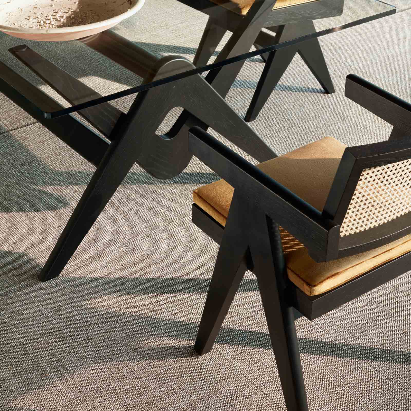 Cassina 致敬 Pierre Jeanneret 的维也纳草编 CAPITOL COMPLEX 办公椅。于 Design Italy 购买
