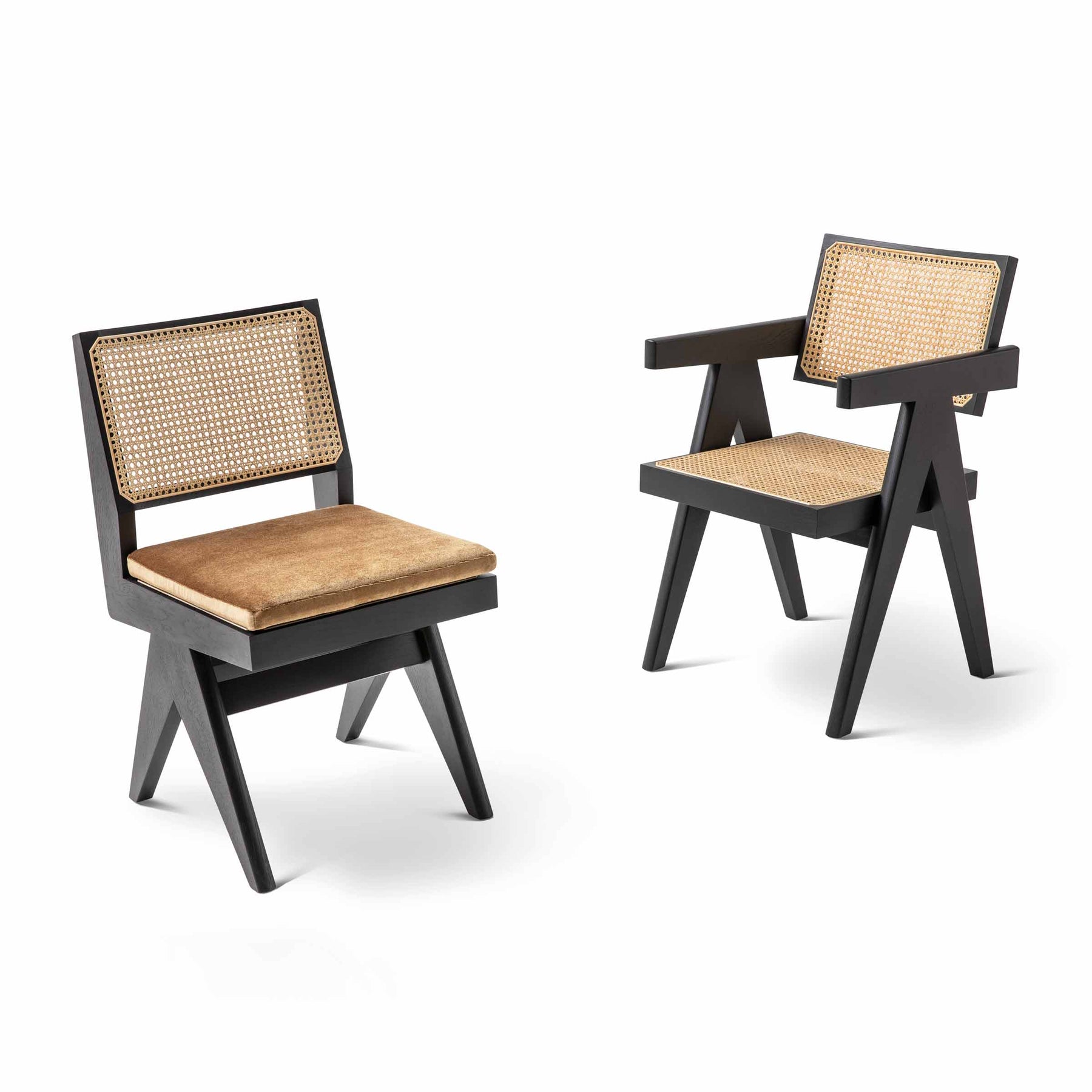 Cassina 致敬 Pierre Jeanneret 的维也纳草编 CAPITOL COMPLEX 办公椅。于 Design Italy 购买
