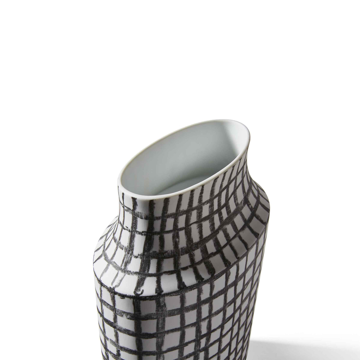 Porcelain Elliptical Vase POST SCRIPTUM, designed by Formafantasma for Cassina 02