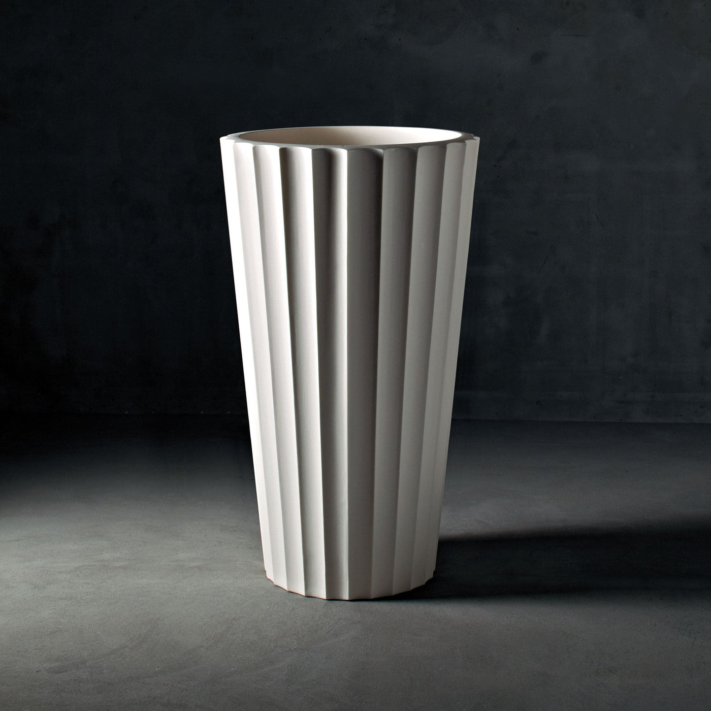 Vase EUFRONIO by Paolo Rizzatto for Serralunga 04