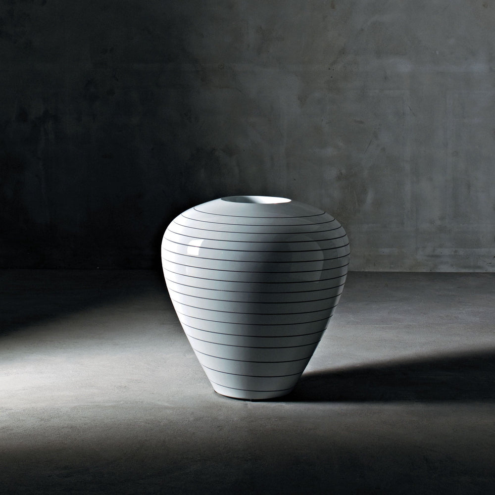 Outdoor Vase GRAND MARY by Marc Sadler for Serralunga 02