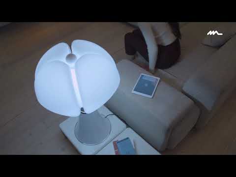 Lampe de Table LED PIPISTRELLO MOYENNE 50-62 cm  par Gae Aulenti