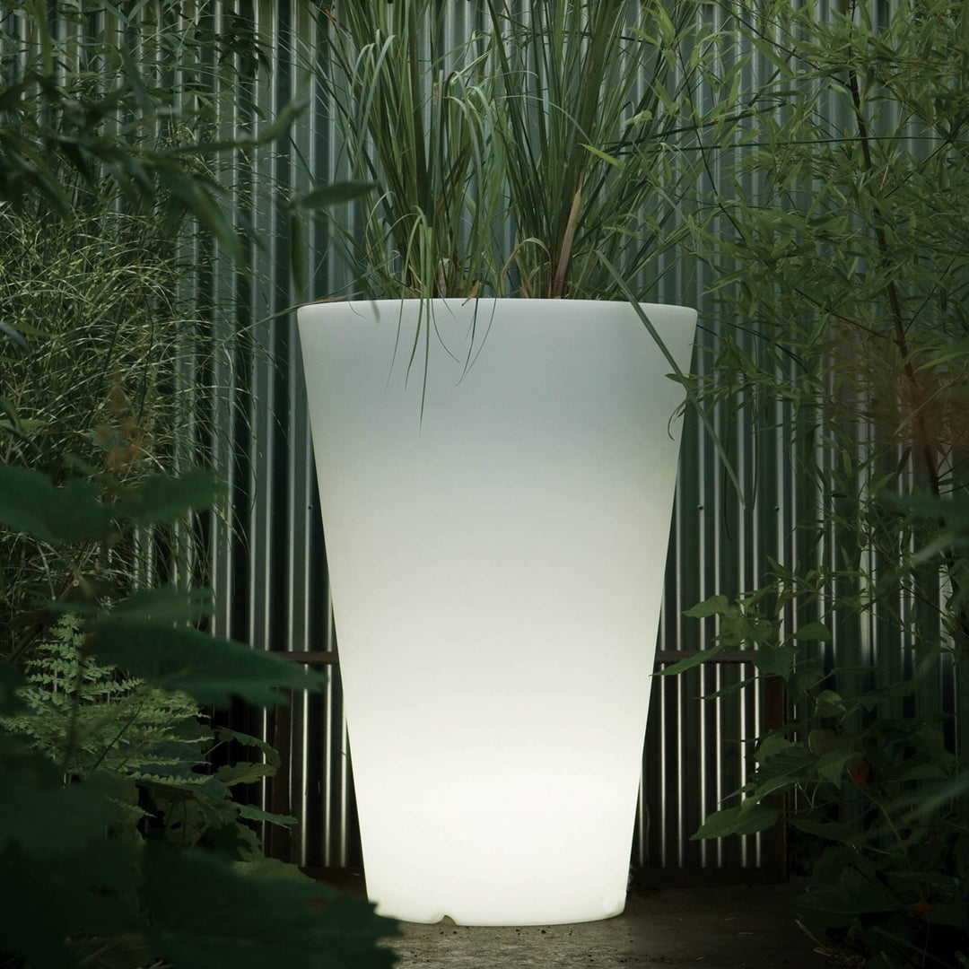 Vase LISCIO SIENA with Light by Serralunga 01