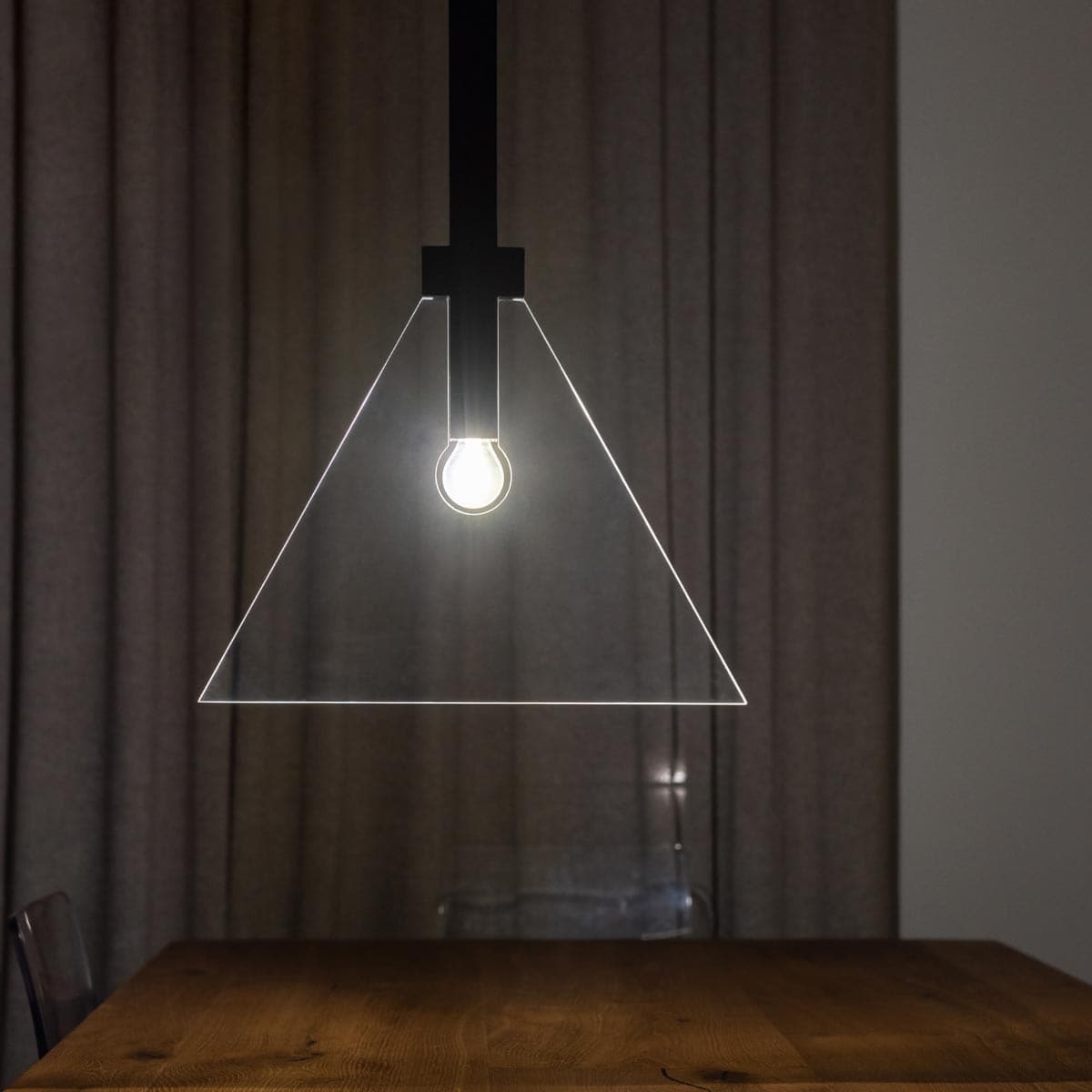 Suspension Lamp TRIANGLE - EOA Black 01